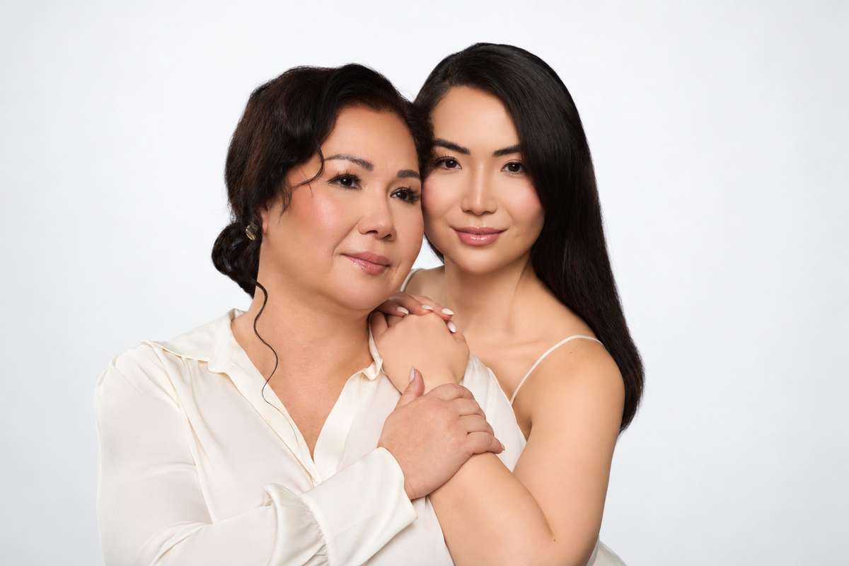 Ngoc Nhi Chung and Jennifer Chung together